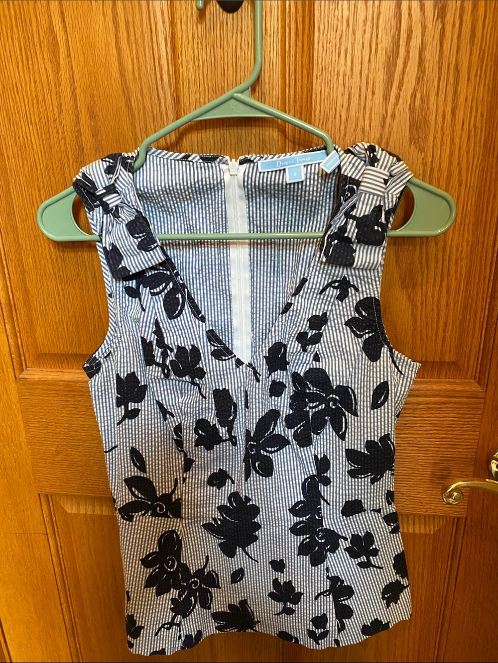 Draper James Seersucker Peplum Zip Back Top
Size 4